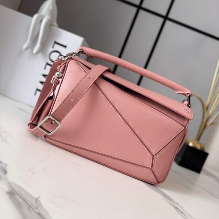 Picture of Loewe Handbags _SKUfw239906798fw